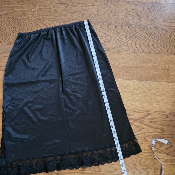Vintage Mel Lin Half Slip Lace Hem Black Nylon Size Medium - Picture 7 of 10